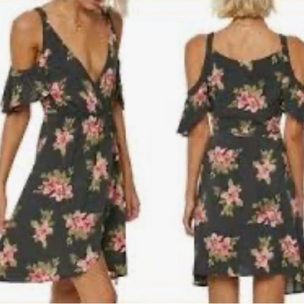 💎💎O’Neill Floral Cold Shoulder Dress